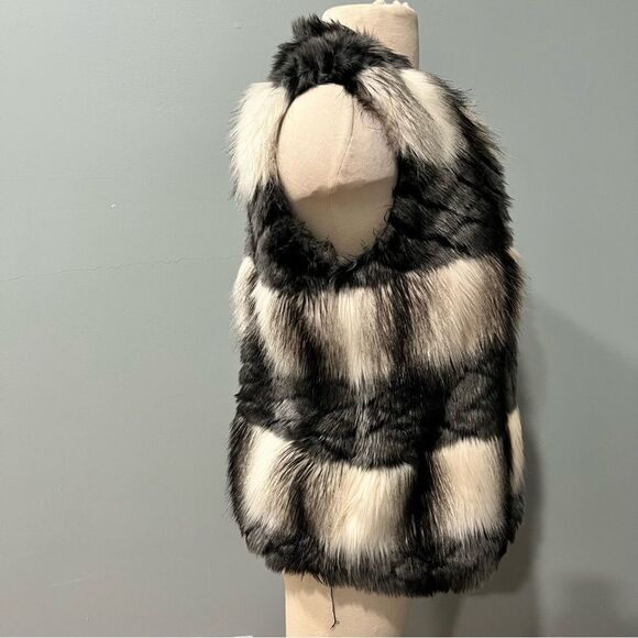 Design Lab Lord & Taylor Black & White Check Faux Fur Vest Size Small - Picture 3 of 10